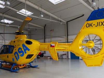 Vrtulník OK-JIX přistál na domovské základně v Plané u Českých Budějovic